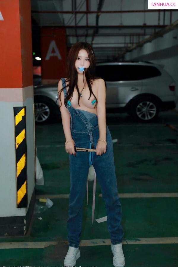   [XiuRen]高清写真图 2024.02.07 No.8087 小薯条nienie 美腿性感第38张图片